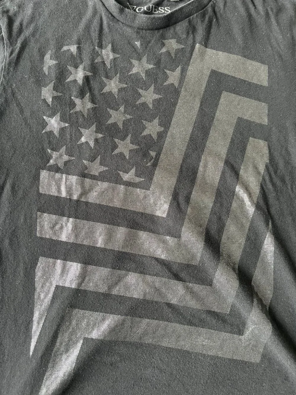 Vintage GUESS American Flag T-Shirt - Monochromatic Silver & Black - XL - Picture 7 of 8
